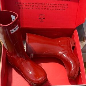 Hunter Glossy Cherry Boots